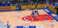 連續(xù)吃癟！克里斯先是籃下被李炎哲大帽&又被李炎哲生斷